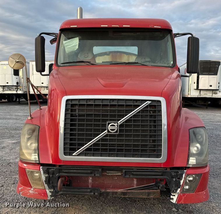 image for item EJ3228 2009 Volvo VN water truck
