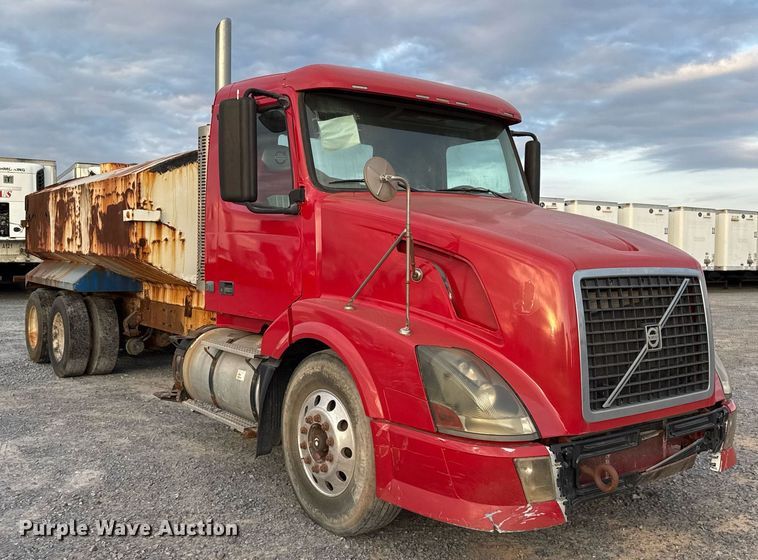 image for item EJ3228 2009 Volvo VN water truck