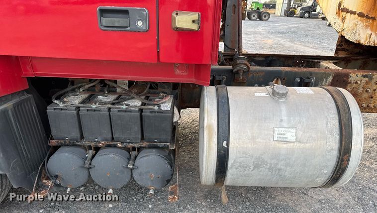 image for item EJ3228 2009 Volvo VN water truck