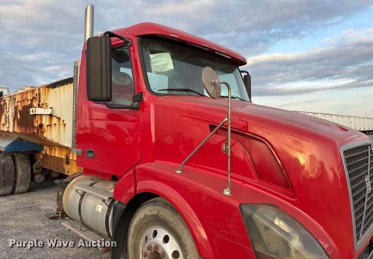 image for item EJ3228 2009 Volvo VN water truck