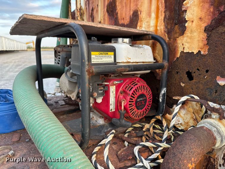 image for item EJ3228 2009 Volvo VN water truck