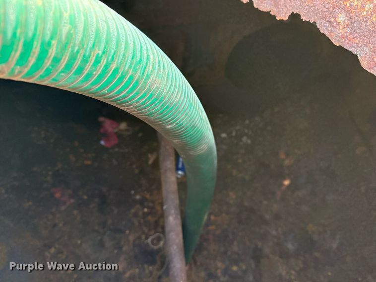 image for item EJ3228 2009 Volvo VN water truck