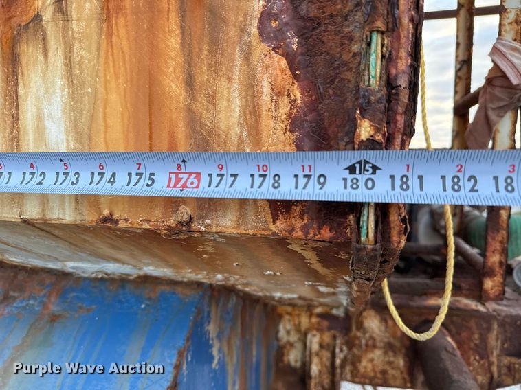 image for item EJ3228 2009 Volvo VN water truck