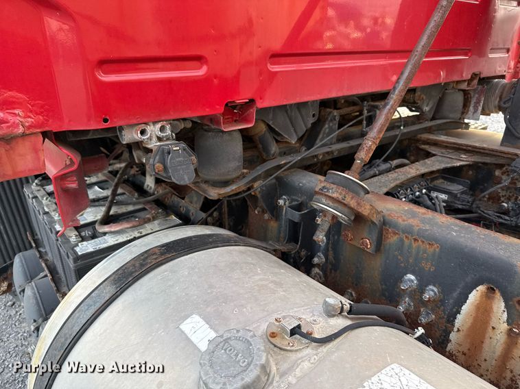 image for item EJ3228 2009 Volvo VN water truck