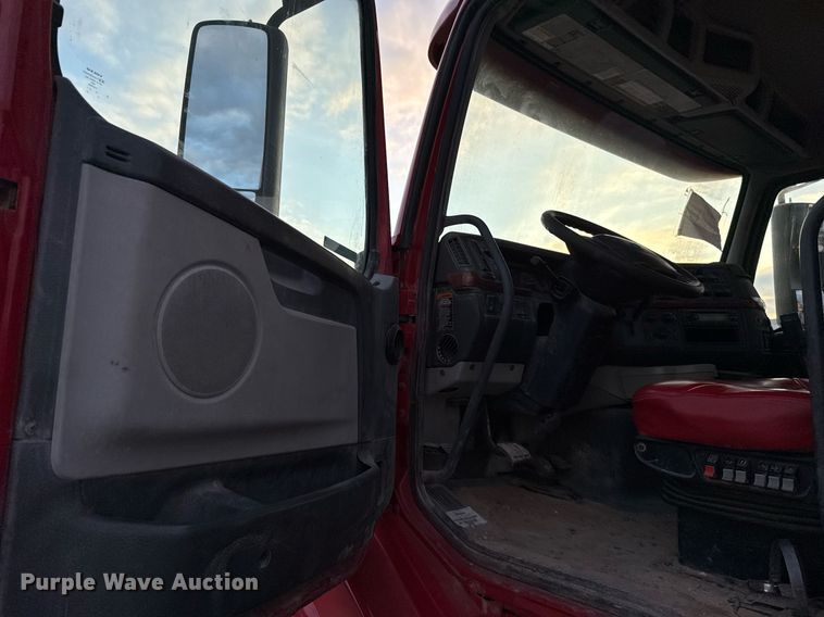 image for item EJ3228 2009 Volvo VN water truck