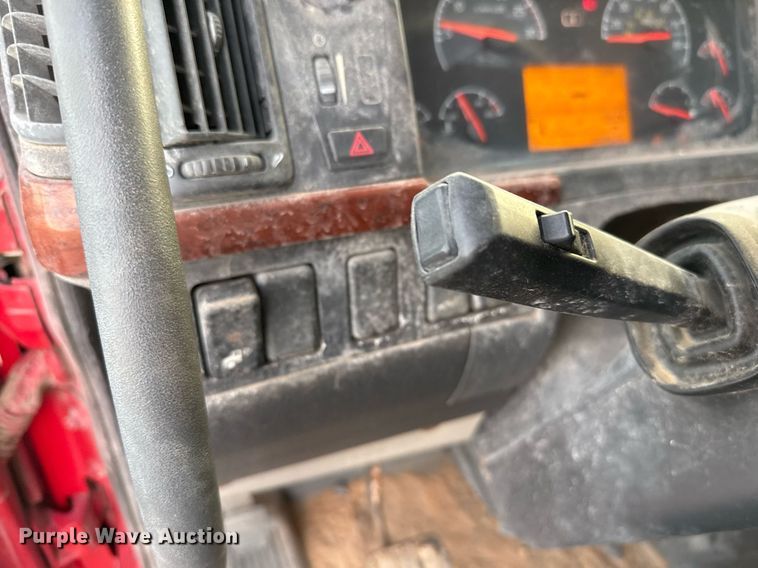 image for item EJ3228 2009 Volvo VN water truck