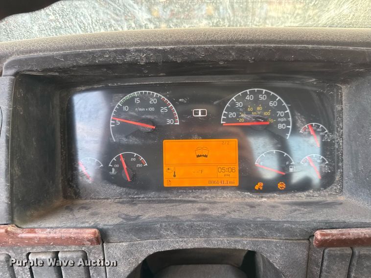 image for item EJ3228 2009 Volvo VN water truck