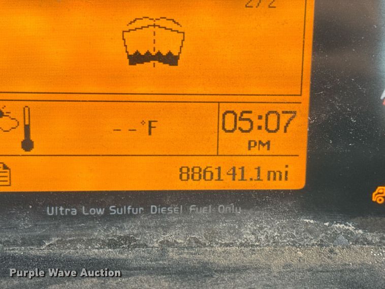 image for item EJ3228 2009 Volvo VN water truck