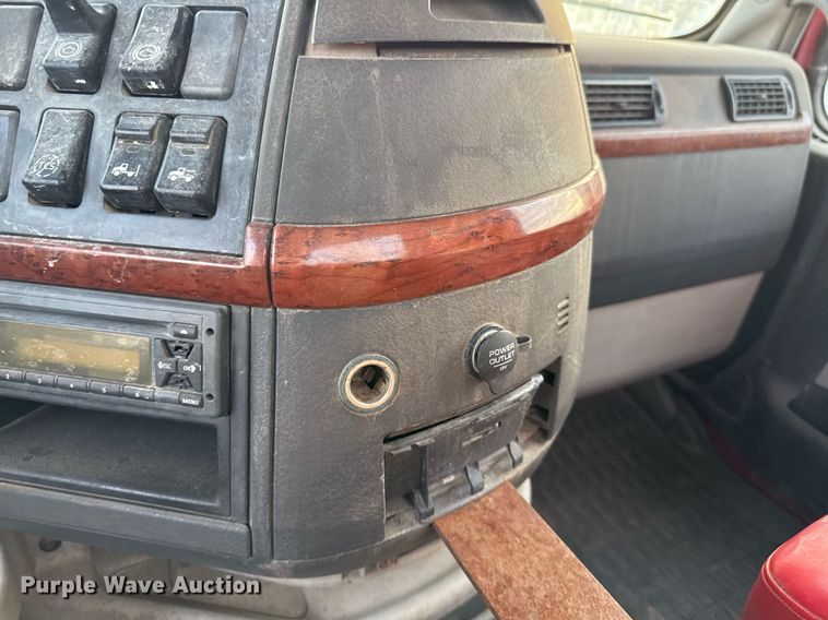 image for item EJ3228 2009 Volvo VN water truck