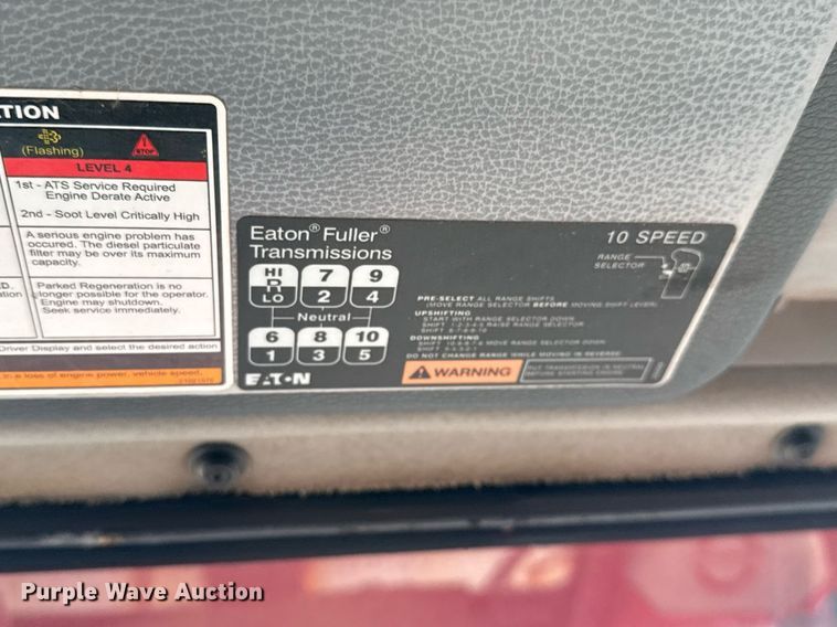 image for item EJ3228 2009 Volvo VN water truck