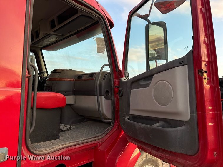 image for item EJ3228 2009 Volvo VN water truck