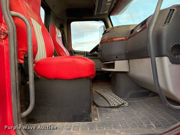 image for item EJ3228 2009 Volvo VN water truck