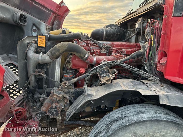 image for item EJ3228 2009 Volvo VN water truck