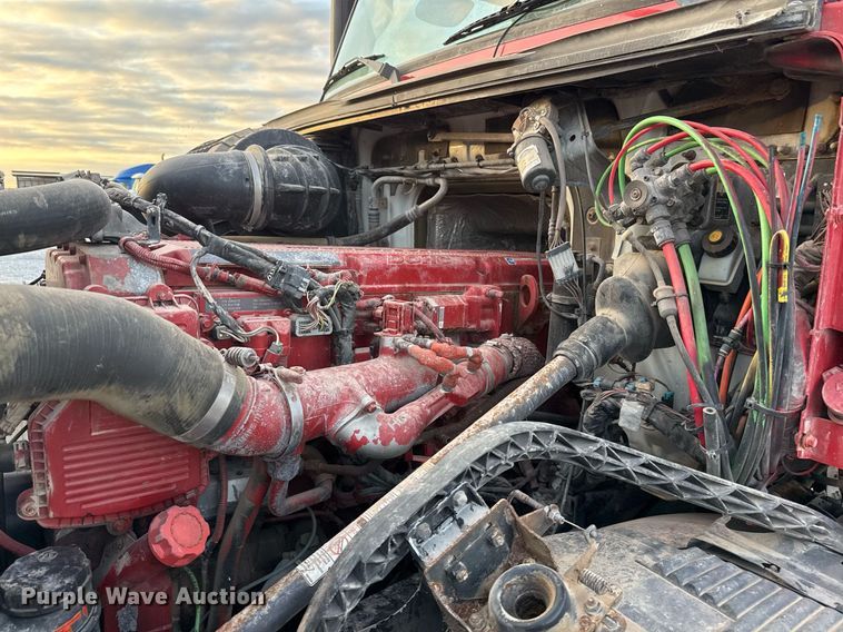 image for item EJ3228 2009 Volvo VN water truck