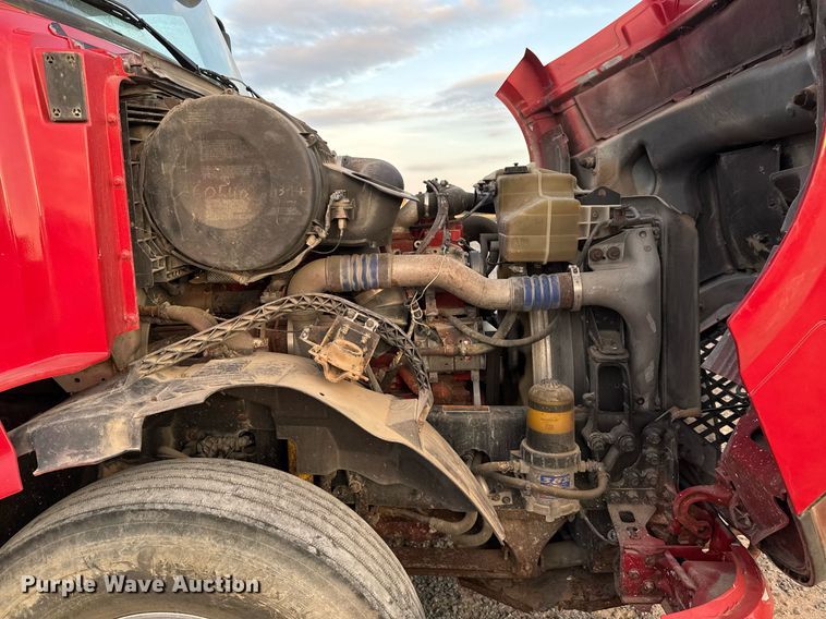 image for item EJ3228 2009 Volvo VN water truck