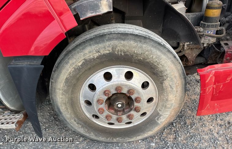 image for item EJ3228 2009 Volvo VN water truck