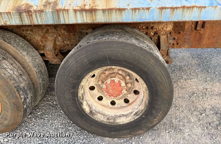 image for item EJ3228 2009 Volvo VN water truck