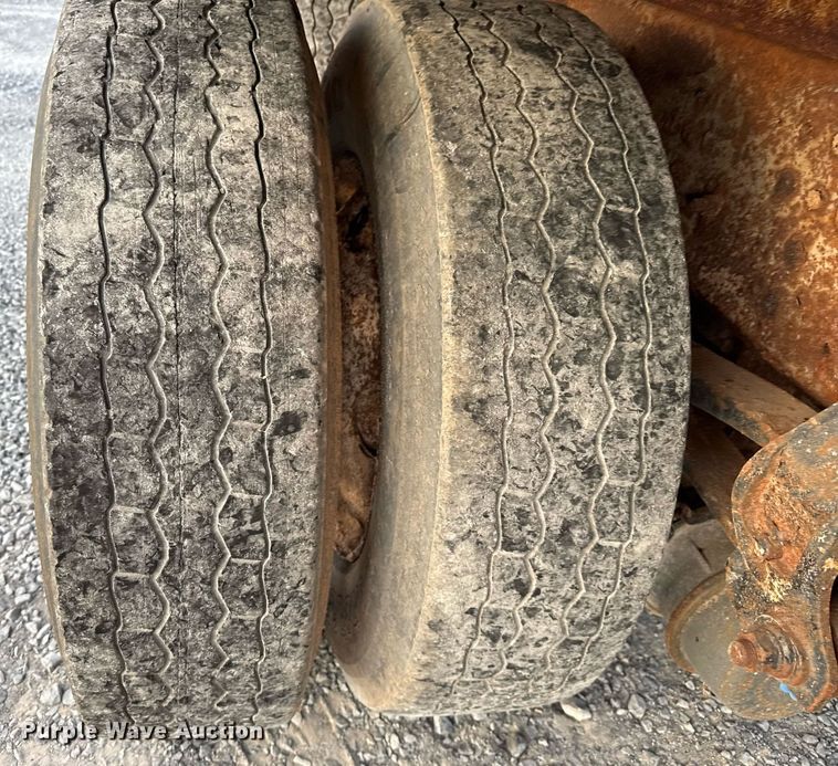 image for item EJ3228 2009 Volvo VN water truck