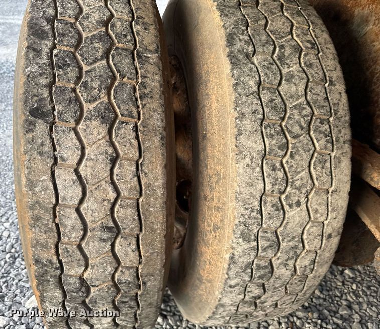 image for item EJ3228 2009 Volvo VN water truck