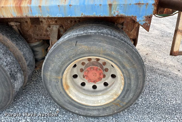 image for item EJ3228 2009 Volvo VN water truck