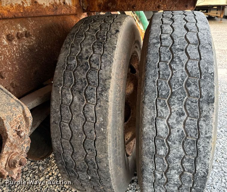 image for item EJ3228 2009 Volvo VN water truck