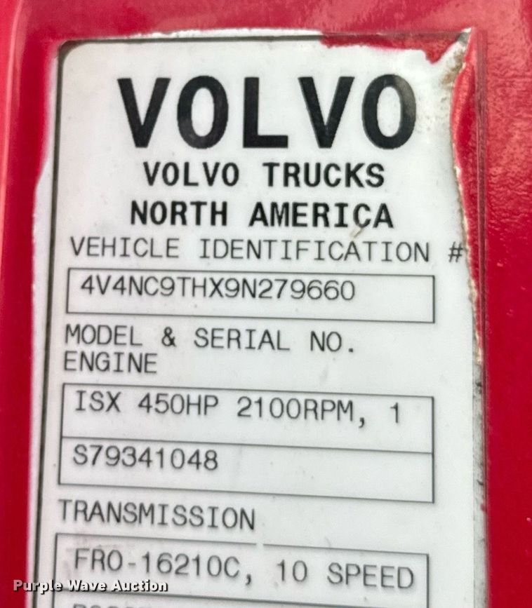 image for item EJ3228 2009 Volvo VN water truck