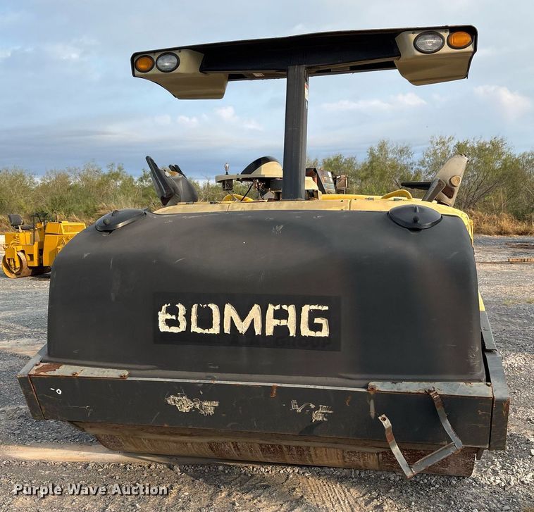 image for item EJ3268 Bomag BW284AD double drum vibratory roller