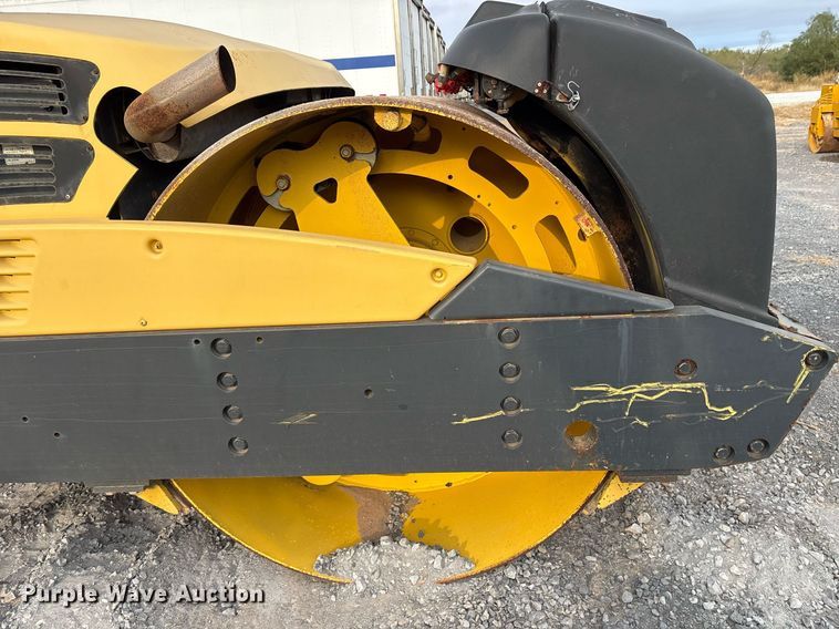 image for item EJ3268 Bomag BW284AD double drum vibratory roller