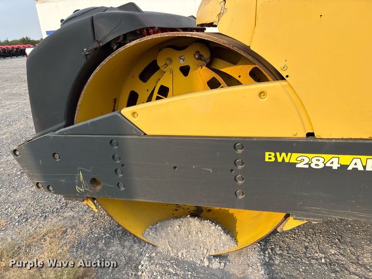 image for item EJ3268 Bomag BW284AD double drum vibratory roller