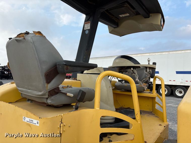 image for item EJ3268 Bomag BW284AD double drum vibratory roller