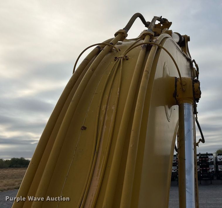 image for item EJ3269 Kobelco MD320BLC excavator