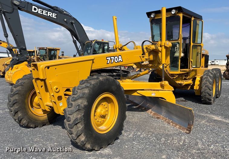 image for item EJ3271 1984 John Deere 770A motor grader