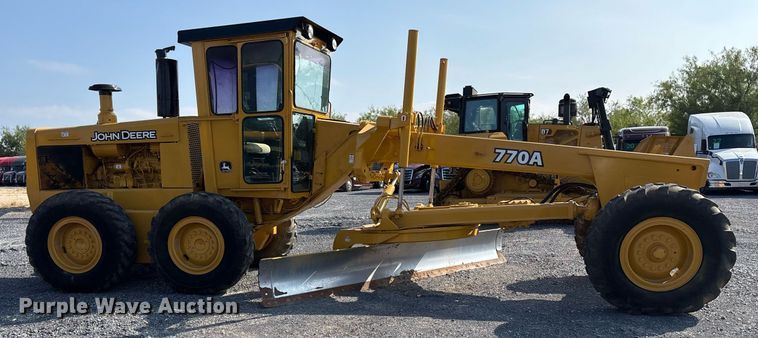 image for item EJ3271 1984 John Deere 770A motor grader