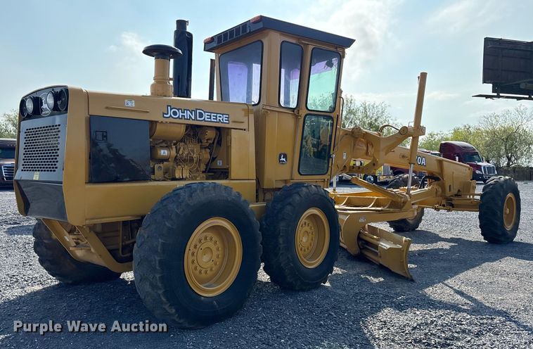 image for item EJ3271 1984 John Deere 770A motor grader