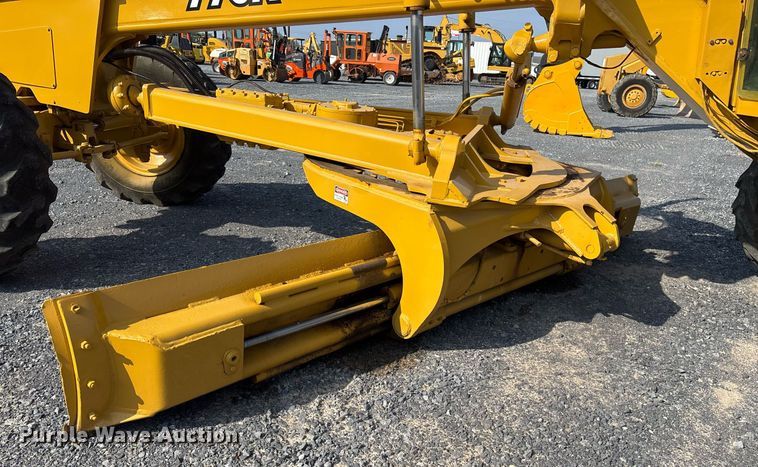 image for item EJ3271 1984 John Deere 770A motor grader