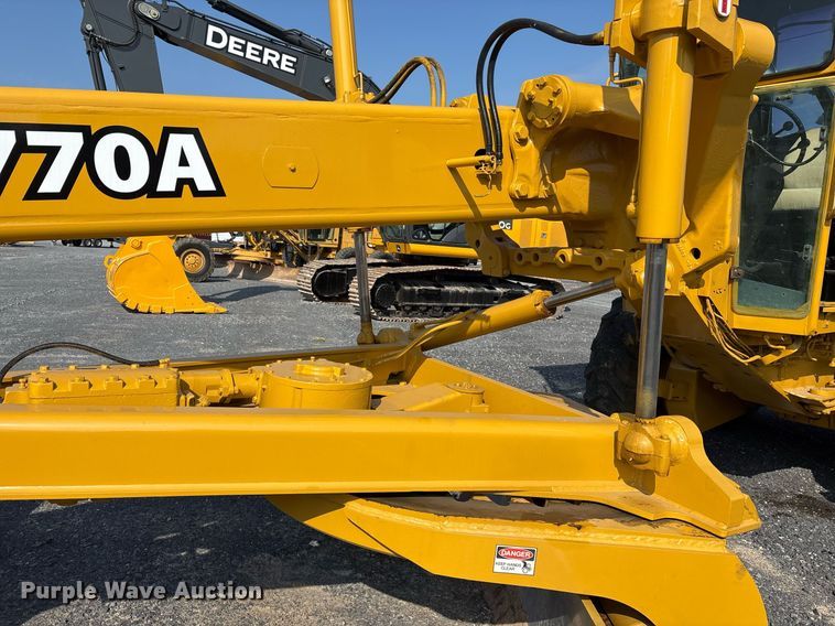 image for item EJ3271 1984 John Deere 770A motor grader