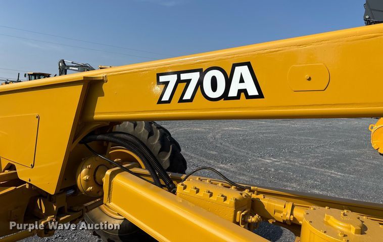 image for item EJ3271 1984 John Deere 770A motor grader
