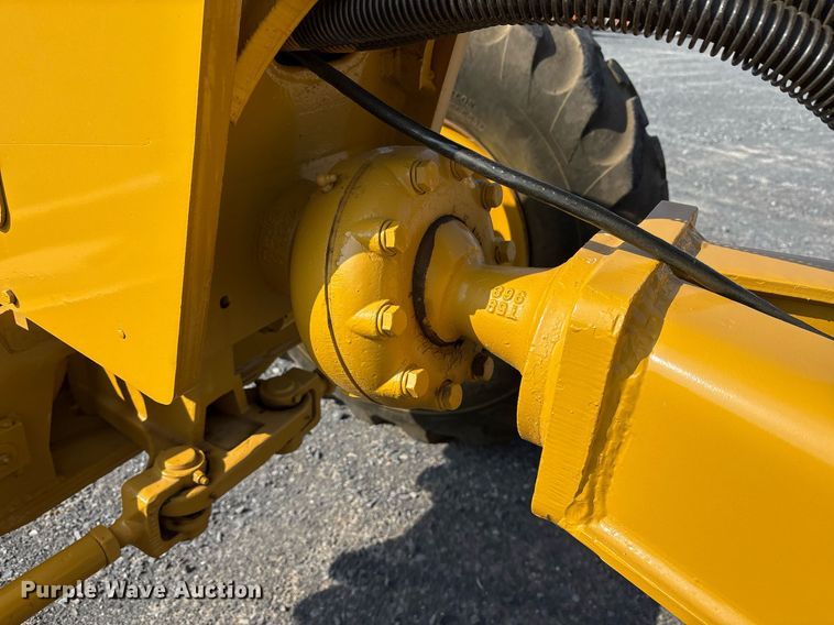 image for item EJ3271 1984 John Deere 770A motor grader