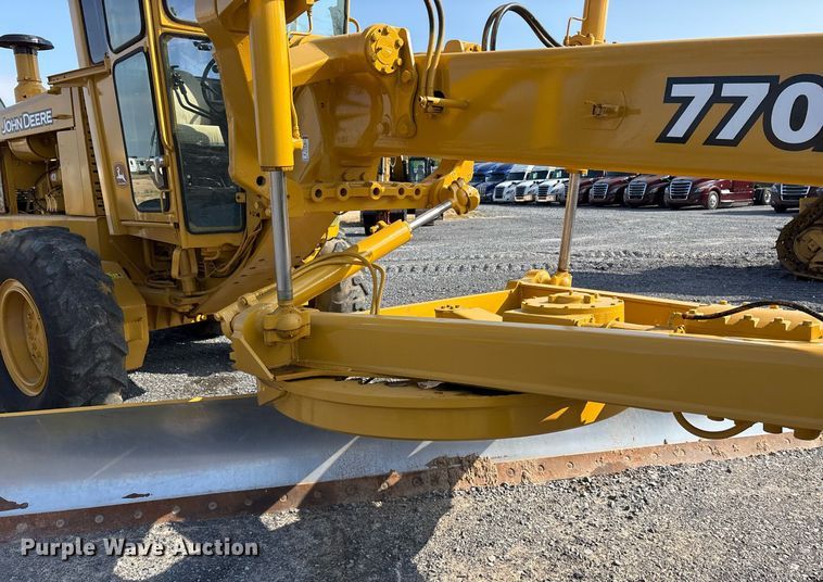image for item EJ3271 1984 John Deere 770A motor grader