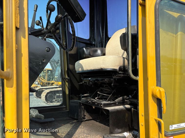 image for item EJ3271 1984 John Deere 770A motor grader