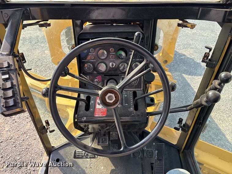 image for item EJ3271 1984 John Deere 770A motor grader