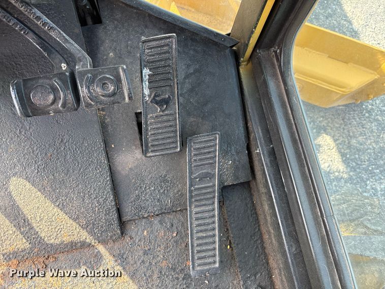 image for item EJ3271 1984 John Deere 770A motor grader