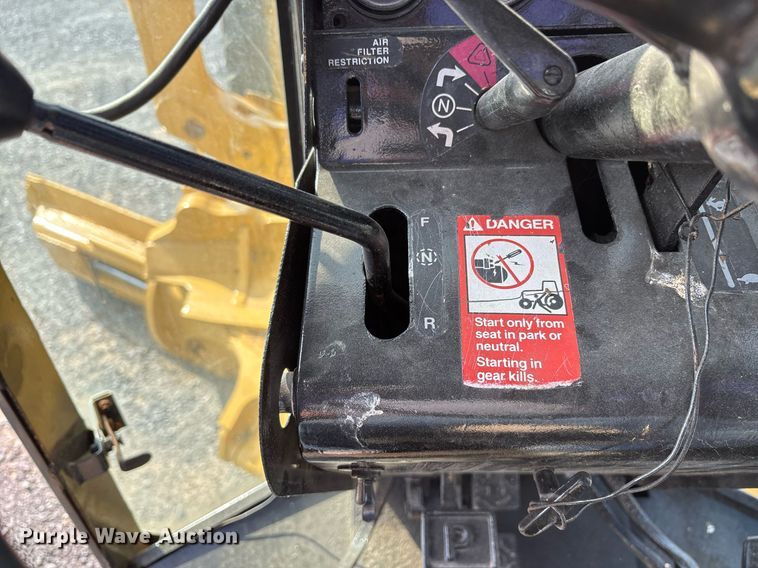 image for item EJ3271 1984 John Deere 770A motor grader