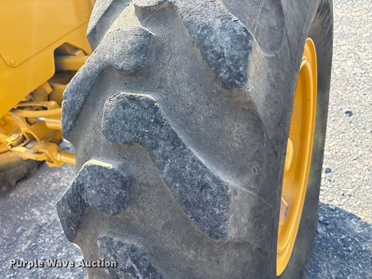 image for item EJ3271 1984 John Deere 770A motor grader