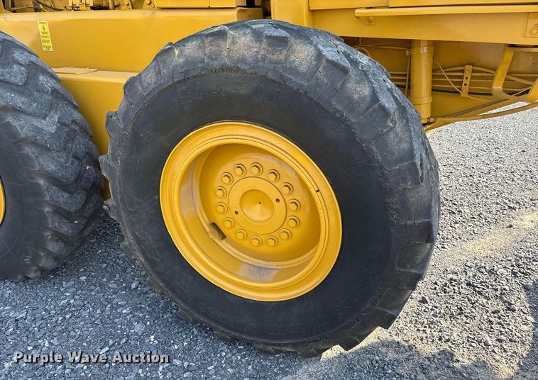 image for item EJ3271 1984 John Deere 770A motor grader