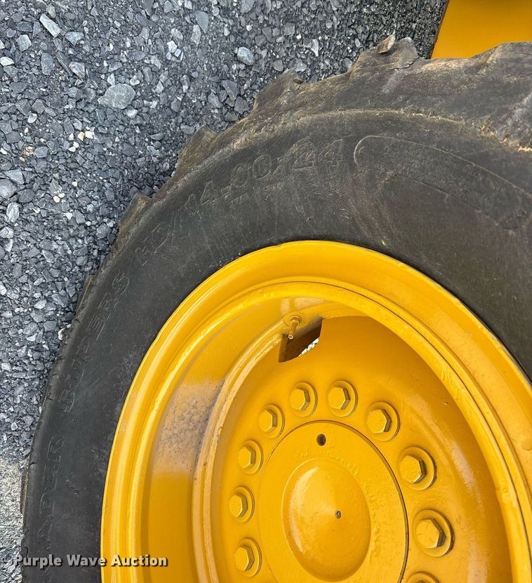 image for item EJ3271 1984 John Deere 770A motor grader