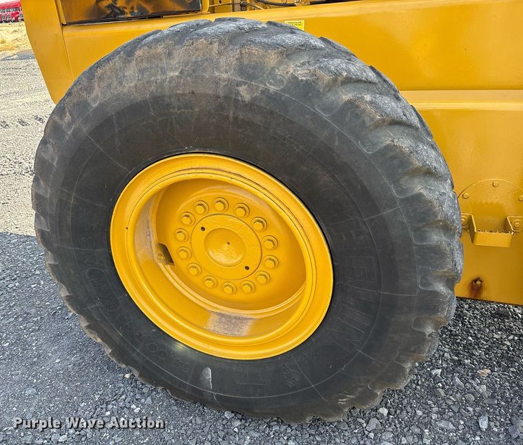 image for item EJ3271 1984 John Deere 770A motor grader