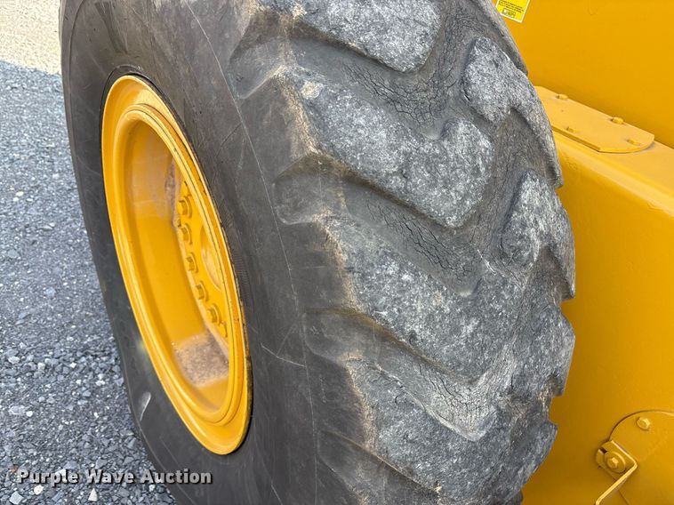 image for item EJ3271 1984 John Deere 770A motor grader