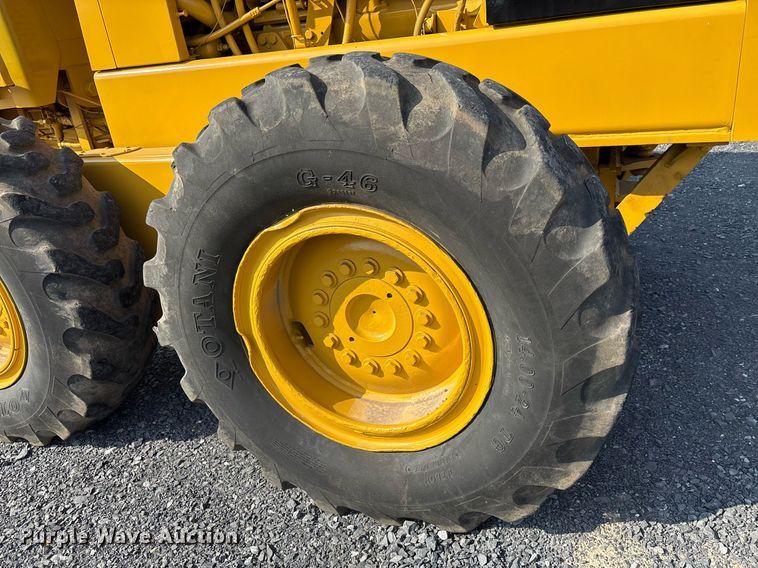 image for item EJ3271 1984 John Deere 770A motor grader