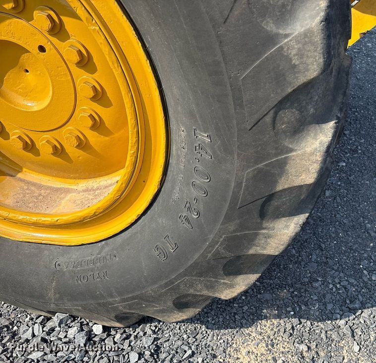 image for item EJ3271 1984 John Deere 770A motor grader